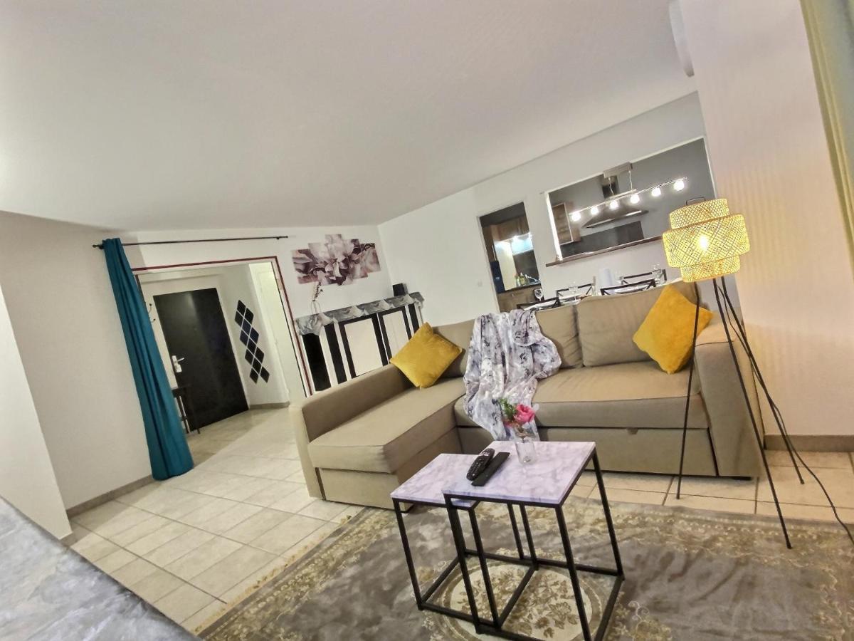Parking & 100M2 En Plein Centre Ville Apartment Reims Exterior foto